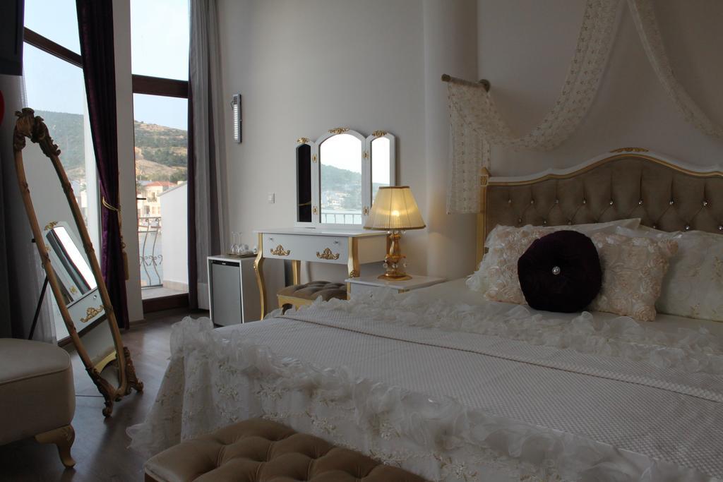 Huri & Nuri Hotel (Adults Only) โฟชา ภายนอก รูปภาพ