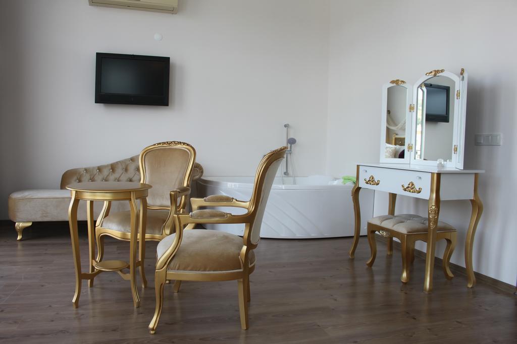 Huri & Nuri Hotel (Adults Only) โฟชา ภายนอก รูปภาพ