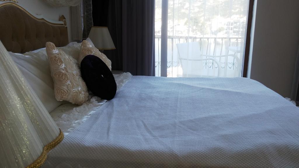 Huri & Nuri Hotel (Adults Only) โฟชา ภายนอก รูปภาพ