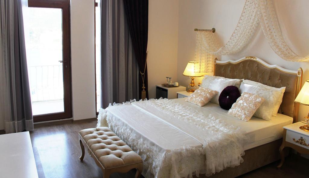 Huri & Nuri Hotel (Adults Only) โฟชา ภายนอก รูปภาพ
