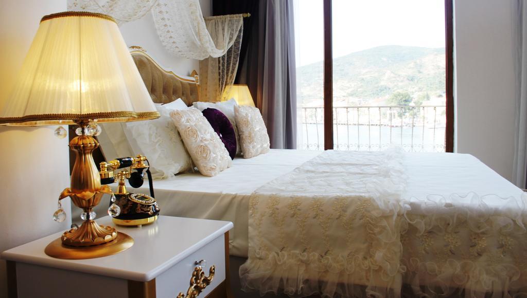 Huri & Nuri Hotel (Adults Only) โฟชา ภายนอก รูปภาพ